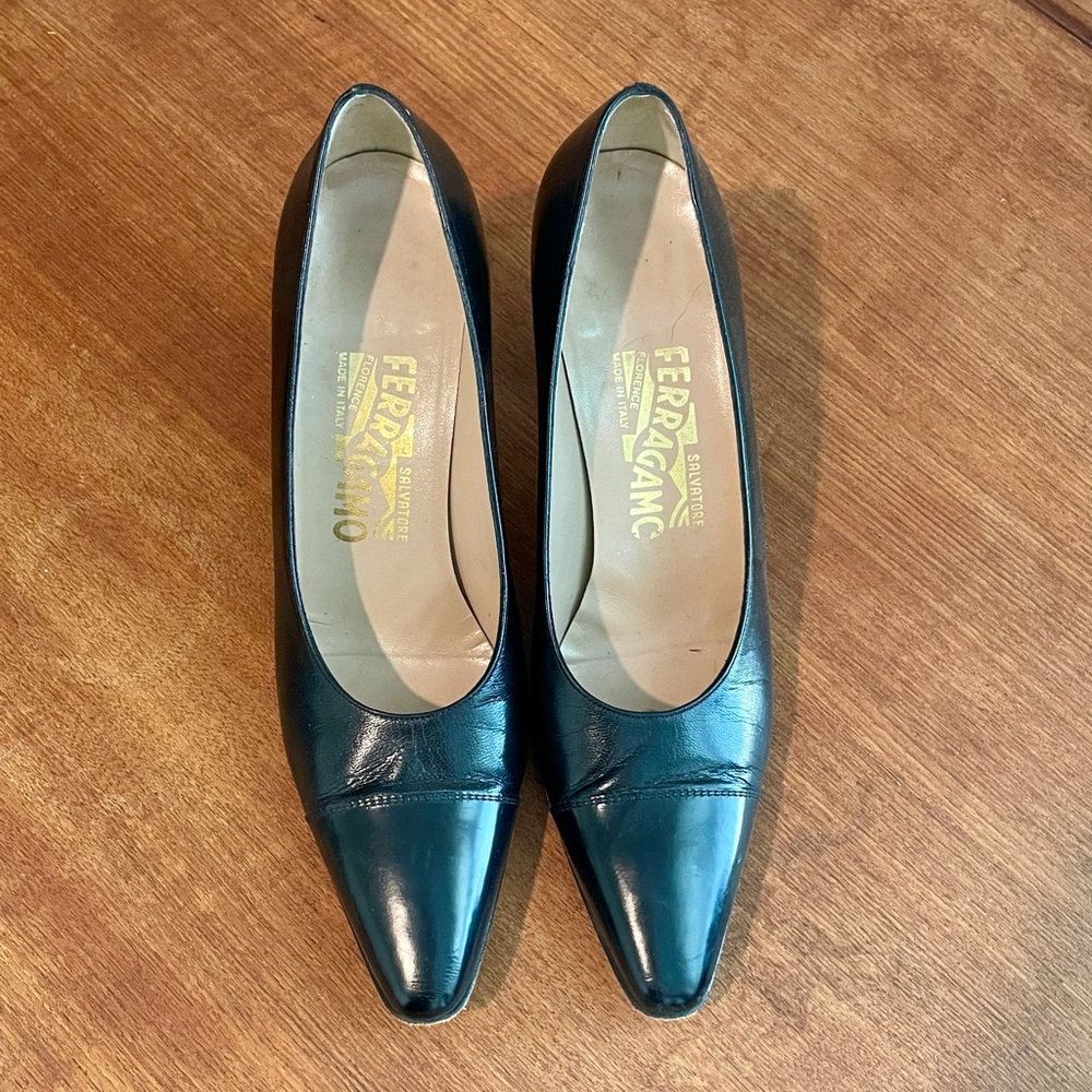 Vintage 1960s Salvatore Ferragamo Italian Cap Toe Black Leather Pumps Size 7AA - Picture 9 of 14